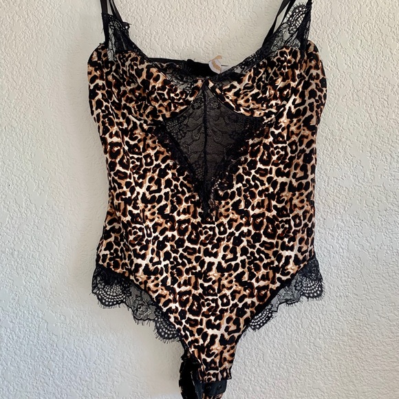 ✨ SOLD Cheetah Lace Bodysuit - Picture 2 of 6